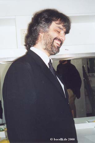 Munich (Germany), April 24, 2000 - after the dress rehearsal  , copyright www.bocelli.de